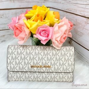 Michael Kors large trifold jet set travel wallet